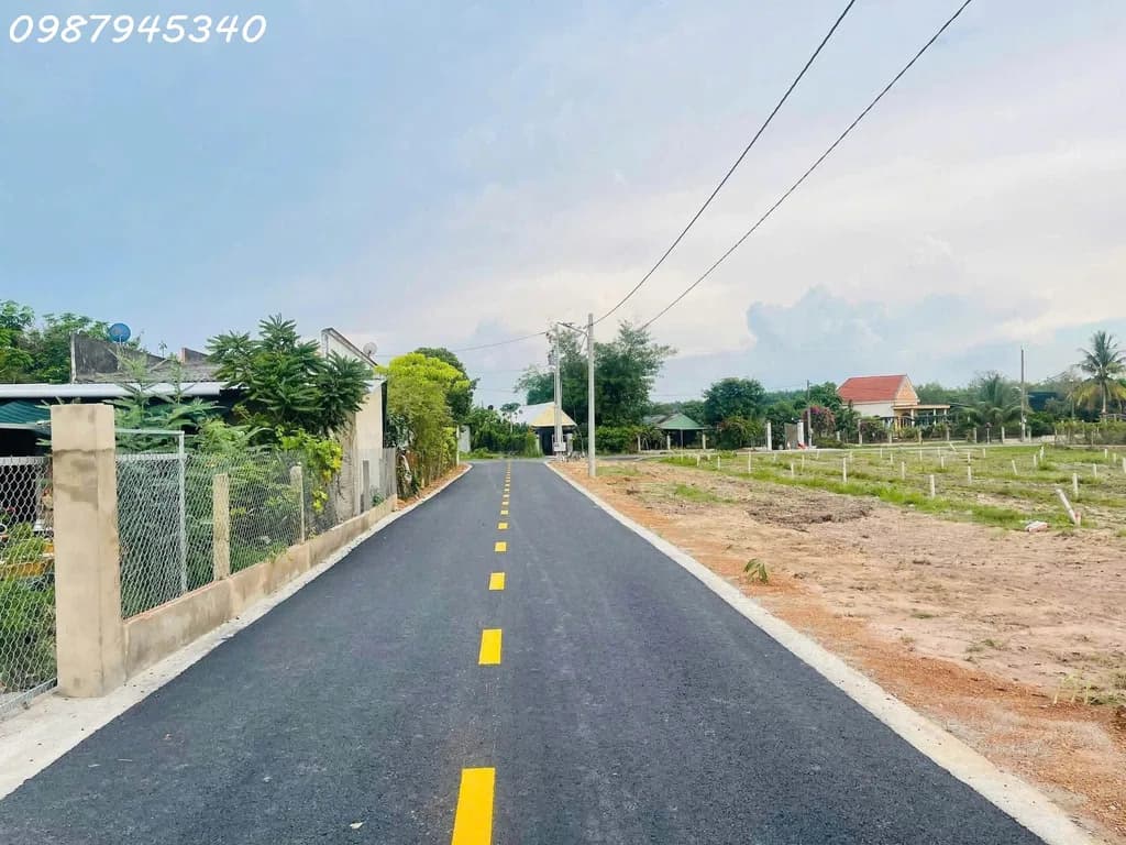 Bán đất đường Lò Rèn, Long Hòa, 4,5tr/m2, 3100m2 view đẹp Hot!