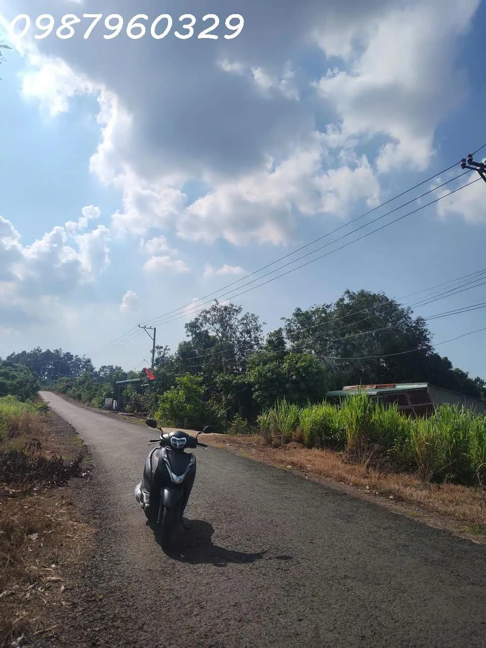 Chính chủ cần bán lô đất đẹp gần cổng chào Lộc Ninh, cách QL 13 500m