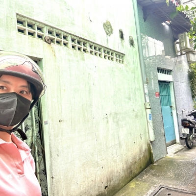 NHỈNH 4T CÓ NGAY NHÀ NGAY TRUNG TÂM QUẬN- ĐƯỜNG ĐOÀN VĂN BƠ- KẾ BÊN ĐƯỜNG XÓM CHIẾU GẦN TRƯỜNG ĐẠI HỌC NGUYỄN TẤT THÀNH- QUA Q1 CHƯA ĐẾN 5 PHÚT.