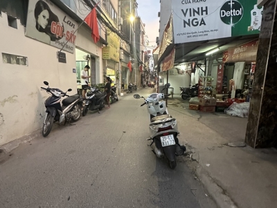 Bán nhà C4 phố Gia Quất. 32m x 3m6 lô góc, oto giá 5 tỷ 2 còn tl. LH 0936123469
