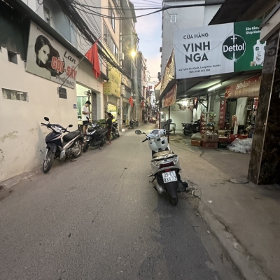 Bán nhà C4 phố Gia Quất. 32m x 3m6 lô góc, oto giá 5 tỷ 2 còn tl. LH 0936123469