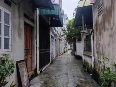 BÁN ĐẤT TẶNG NHÀ CẤP 4 TẠI YÊN BÌNH - HÀ ĐÔNG 44M2, MT 4.3M, Giá 3.85 tỷ - NGÕ OTO - NỞ HẬU -