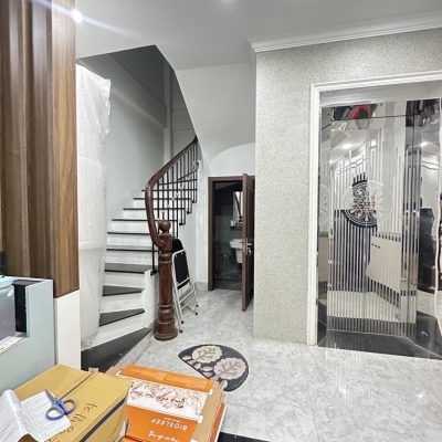 BÁN NHÀ -PHỐ HOÀNG CẦU- 7 TẦNG CẦU THANG MÁY-Ô TÔ LÙI CỬA -NHÀ ĐẸP-Ở LUÔN-PHÁP LÝ CHUẨN