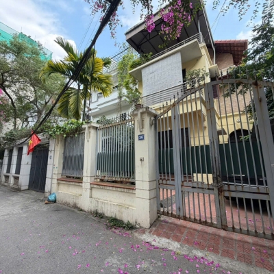 Bán nhà Lạc Long Quân, gần ô tô, 100m2, mặt tiền 6m, ở sướng, chỉ 24 tỷ