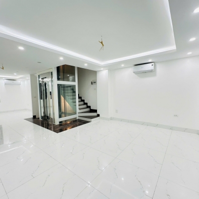 Ô tô Phân lô Thang máy Hoàng Quốc Việt 60m 6T, MT 5m, nhỉnh 25 tỷ