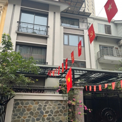 Cần bán BT Trung văn Hancic,Tố Hữu, DT 105mx 4T,MT 9m. Giá 35,5 tỷ. LH: 0964769634