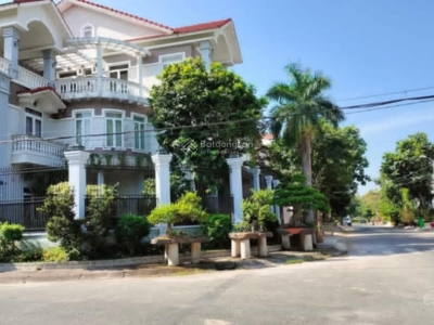 Bán biệt thự 3 tầng, mặt tiền NB Bình Hưng, sát Tạ Quang Bửu, Quận 8, lô góc 141m2, 14.2 tỷ. Lh: 0939345129