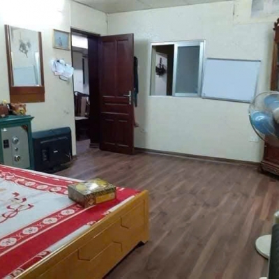 Cho thuê căn hộ Tập thể tầng 2 Đại La 80m2, 3 ngủ, 8 Triệu ở gđ, nhóm 6 người