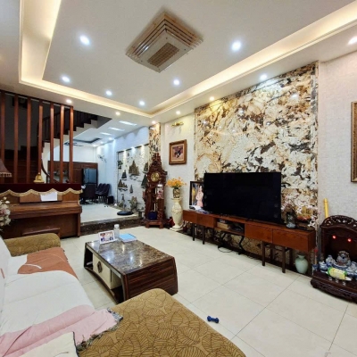 Bán liền kề Dịch Vọng, Cầu Giấy, 50m2, 5 tầng, ô tô đỗ cửa, nhà đẹp, giá tốt