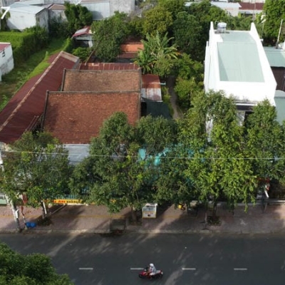 Hòa mình vào quá khứ: Ngôi nhà phố cổ mang đến không gian lịch sử đầy phong cách.