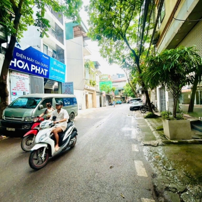 Bán 92M lĩnh nam tặng nhà lô góc nhiều ô tô tránh hoàng mai