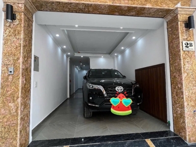 Nhà đẹp Cầu Giấy - Gara ô tô, Thang máy hiện đại, Đầu tư sinh lời cao!