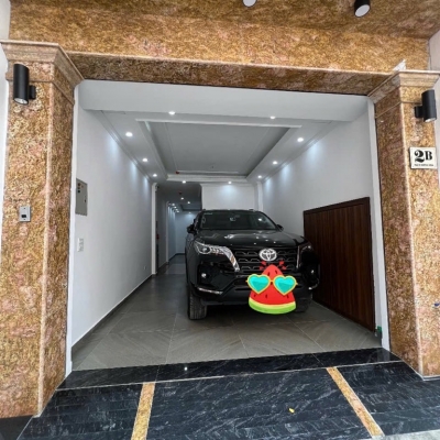 Nhà đẹp Cầu Giấy - Gara ô tô, Thang máy hiện đại, Đầu tư sinh lời cao!