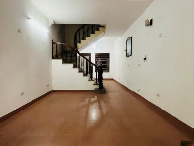 Cho thuê nhà ngõ 40 Nguyễn Hữu Thọ, 4 tầng x 50m2, 5 ngủ, 15 Triệu Kho, VP c.ty...