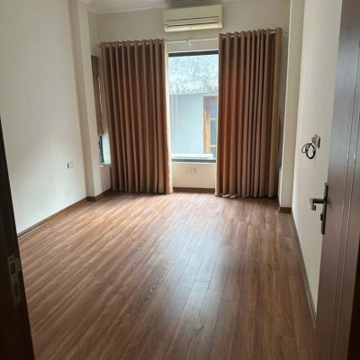 LẠC LONG QUÂN DT 40M x5 TẦNG-11,9 TỶ NGÕ BA GÁC TRÁNH,LÔ GÓC,GẦN HỒ TÂY