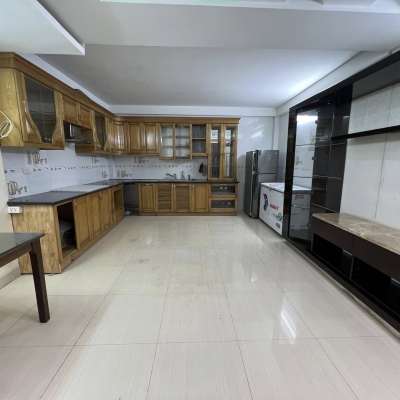 Cho thuê nhà ngõ ô tô Phố Hoàng Văn Thái, 4 tầng x 50m2, 5 ngủ, 19.5 Triệu VP, Trung tâm