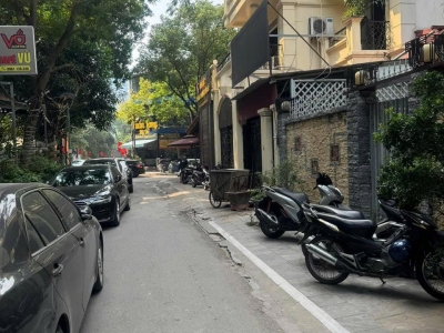 “Bán gấp”, bán nhà Hồ Tùng Mậu gần ĐH Thương mại, ô tô tránh, sát phố, chỉ 26 tỷ