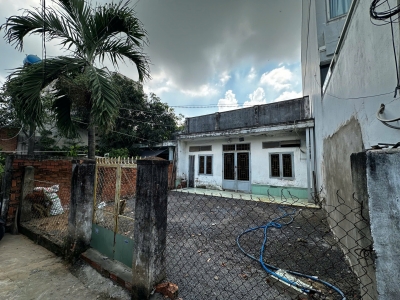 ????BÁN NHÀ Thạnh Lộc 41 112m2 ngang khủng 7m giá chỉ 3,5 tỷ????
✅Diện tích ngang 7 x 16m 
✅Hiện trạng đất trống + nhà cấp 4 
✅Đường trước nhà 2,5m
✅Hướng Tây
✅Sổ vuông vức CC trong ngày
????/zalo 0866699790 xem nhà