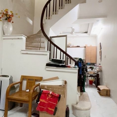 VỊ TRÍ ĐẸP -NHÀ DÂN XÂY-  GẦN PHỐ - GẦN Ô TÔ - CÁCH PHỐ  HOÀNG QUỐC VIỆT 50M