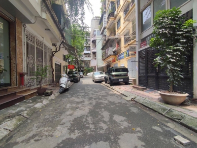 Siêu hiếm “lô góc đẹp”, bán nhà Linh Lang, ô tô vào nhà, 60m, 7 tầng, chỉ 24 tỷ