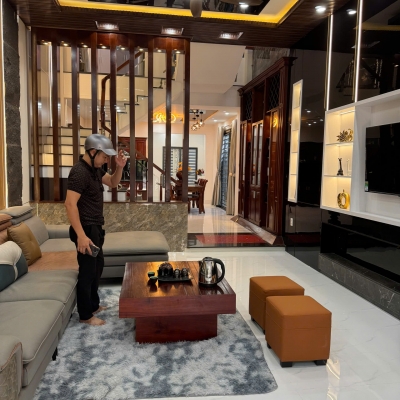 - Cần tiền kinh doanh, Nhà 3 tầng 2 mặt tiền, tô Hiến Thành gần Võ Văn Kiệt và sát bãi tắm mỹ khê.