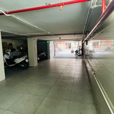 Bán tòa văn phòng mặt phố Minh Khai, 215m2, 8 tầng 1 hầm thang máy, mặt tiền 8.5m, 189 tỷ