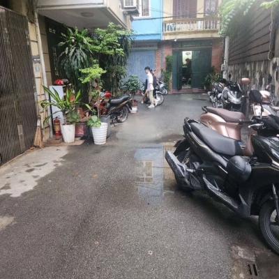Cho thuê nhà ngõ ô tô Khương Trung, 3.5 tầng x 42m2, 3PN, 3 WC, 10.5 Triệu