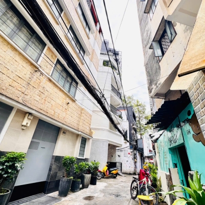 QUẬN 1: CHÍNH CHỦ 0938676685 BÁN CĂN GÓC 3 MẶT TIỀN HXH BÙI THỊ XUÂN, P.BẾN THÀNH- DT 78M2 NGANG LỚN 6,4M*13,5M- SẴN HDT ĐỀU 50TR/TH- GIÁ TỐT CHỈ 25,5T