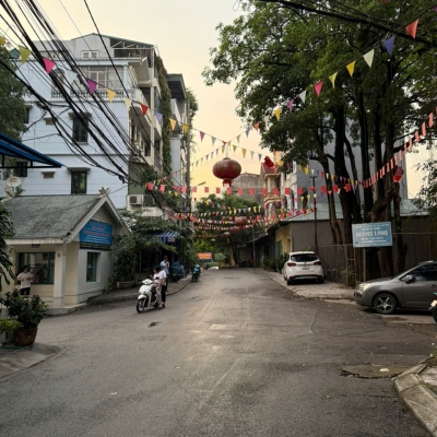 BÁN NHÀ PHẠM VĂN ĐỒNG 56M2, 3 TẦNG 3PN GẦN PHỐ NHỈNH 8 TỶ