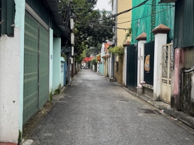 Bán đất tặng nhà C4 Giang Biên-ô tô đỗ cổng- ngõ thông tiện ích-58m hơn 4 tỷ