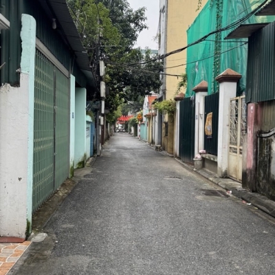 Bán đất tặng nhà C4 Giang Biên-ô tô đỗ cổng- ngõ thông tiện ích-58m hơn 4 tỷ