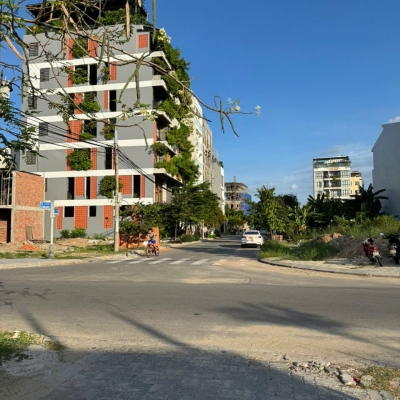 + Sơn Trà, Đất vị trí đắc địa, Ngô Quang Huy, sau vương thừa vũ và sát lô góc hồ nghinh, vài bước chân ra công viên biển Phạm Văn Đồng.