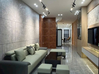 Bán nhà Đức Giang 53m 3 tầng 2 thoáng thông bàn cờ hơn 8 tỷ