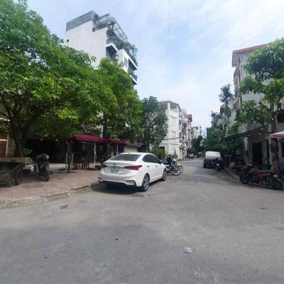 Siêu phẩm Lâm Hạ view vườn hoa, 81m x 5 tầng, mặt tiền 6m, vỉa hè, 3 ôtô tránh nhau