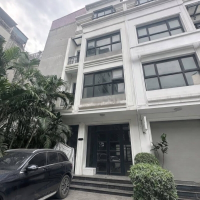 BIỆT THỰ LIỀN KỀ VINHOMES GARDENIA – HÀM NGHI
113M2, 5 TẦNG, KINH DOANH -VỈA HÈ RỘNG