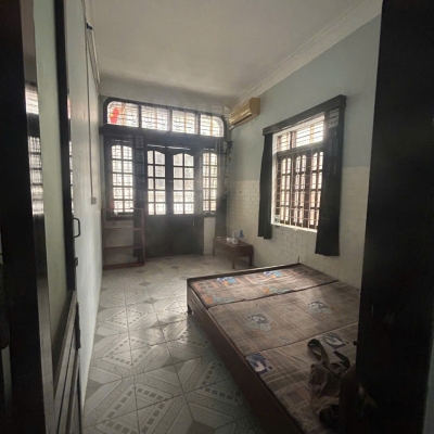 Cho thuê nhà ngõ Đại La 30 m2*2,5 tầng- 3 ngủ, 2 vệ sinh, Giá 8,5tr