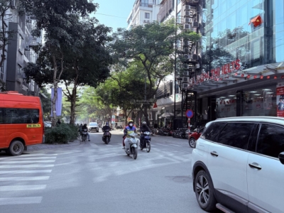 Bán nhà phố Hoàng Ngân - 90m2 6 tầng - Thang máy Full nội thất đẹp - Kinh doanh đông đúc