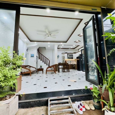 Siêu Phẩm Tân Mai - Nhà Lô Góc, Ô Tô Đỗ Cửa, Sân Vườn Xanh Mát, Giá Hợp Lý