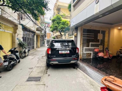 Bán nhà 4 tầng Hoàng Cầu, 51m2, ô tô đỗ cửa, kinh doanh, giá 11.5 tỷ