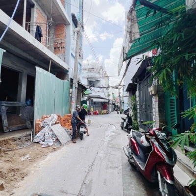 NHÀ CỦ XE HƠI TỚI NHÀ 

NGANG 5.5 DÀI 13.5 M 

TRUNGTÂM Q4 CÓ 90 TRIÊU M