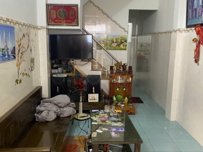 BÁN NHÀ TDC HÒN RỚ 1 – MẶT TIỀN ĐƯỜNG BÙI XUÂN THÁI 
- Diện tích: 42m² — Ngang: 3m
- Kết cấu: 1 trệt 1 lầu, gồm 3 phòng ngủ – 2 vệ sinh – phòng khách – phòng thờ
- Hướng: Tây

- Nhà mặt tiền đường ô tô, khu dân cư TDC Hòn Rớ 1 đông đúc, thuận tiện ở hoặc 