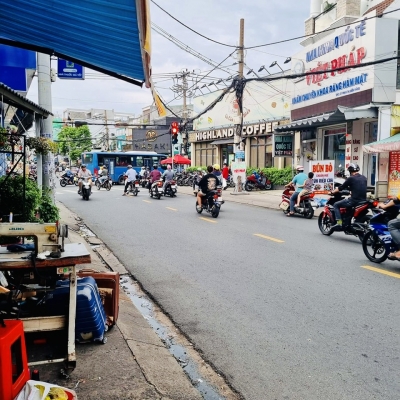 THẠCH LAM 2 MẶT TIỀN KINH DOANH TRƯỚC SAU - NGAY NGÃ 5 - ĐANG SẴN DÒNG TIỀN CHO THUÊ