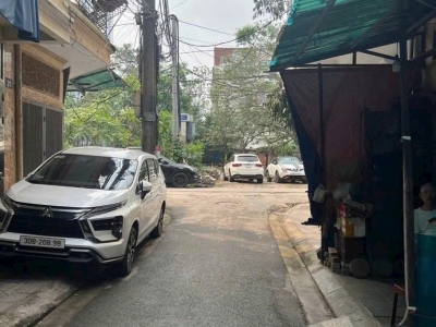 Bán 50M tam trinh tặng nhà phân lô ô tô dừng đỗ kinh doanh hoàng mai