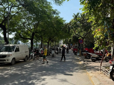 BÁN NHÀ NGUYỄN KHANG CẦU GIẤY NGÕ NÔNG GẦN PHỐ VỊ TRÍ SIÊU  ĐẸP 40M 5 TẦNG 13,7 TỶ