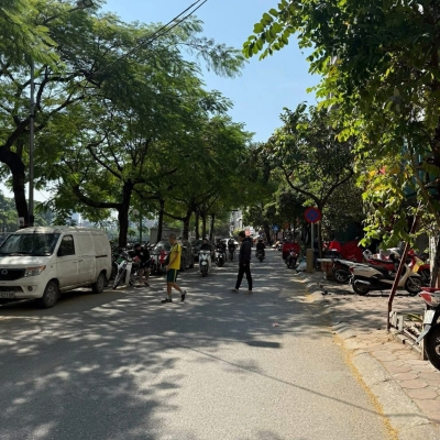 BÁN NHÀ NGUYỄN KHANG CẦU GIẤY NGÕ NÔNG GẦN PHỐ VỊ TRÍ SIÊU  ĐẸP 40M 5 TẦNG 13,7 TỶ