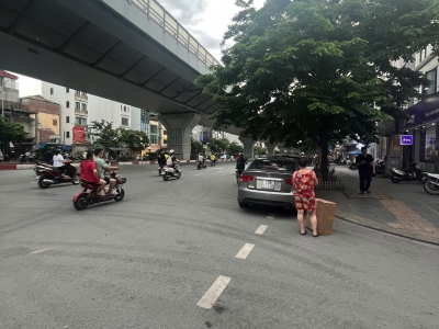 Bán đất tặng nhà Minh Khai,142m,vỉa hè 12m,oto vào nhà, mặt tiền 8m,42.5 tỷ