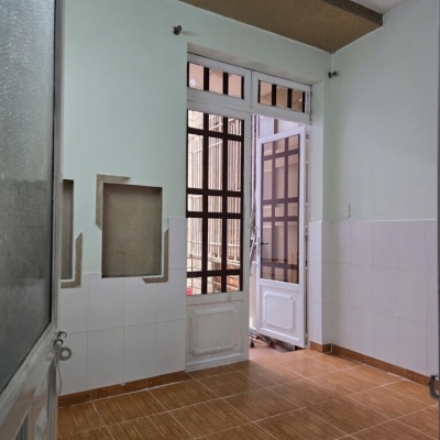 Bán nhà Q7: 35m2, 2 tầng, 2pn, sổ hồng, hẻm Huỳnh Tấn Phát, gần KCX Tân Thuận. giá 3.5 tỷ,