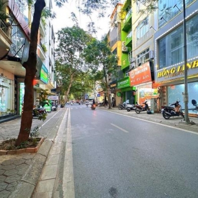 Duy nhất, Bán nhà phố Nghĩa Tân, kinh doanh sầm uất, chỉ 24 tỷ