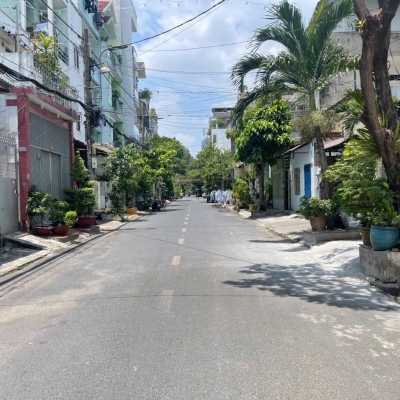 BÁN ĐẤT TẶNG NHÀ CẤP 4 ĐƯỜNG 6M Ô TÔ ĐẬU CỬA, GẦN SÂN BAY TIỆN DI CHUYỂN MÀ KHÔNG ỒN, LH 0965526259 THÚY