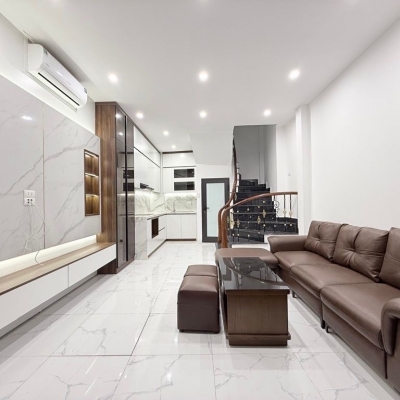 bán nhà đội cấn DT 35m giá 11,5 tỷ lô góc 2 nhà ra phố,full nội thất